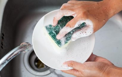 기름기 설거지를 위해 꼭 필요한 주방용품 3가지