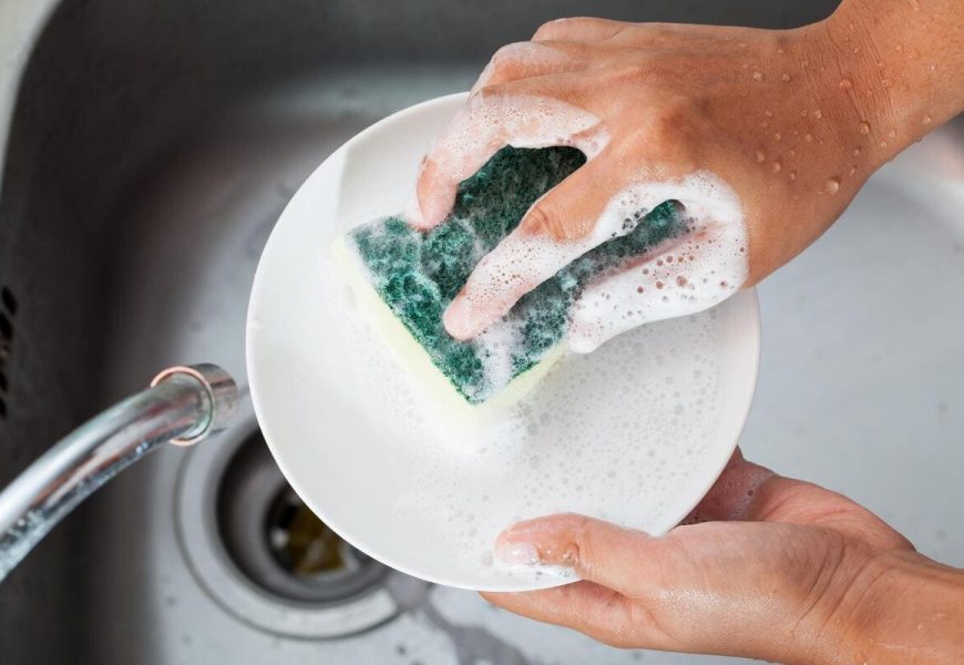 기름기 설거지를 위해 꼭 필요한 주방용품 3가지